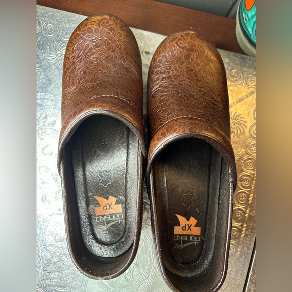 Dansko Pro XP Brown Floral Tooled Leather Clogs Women’s Size EU 37 US 6.5-7 - Picture 4 of 13